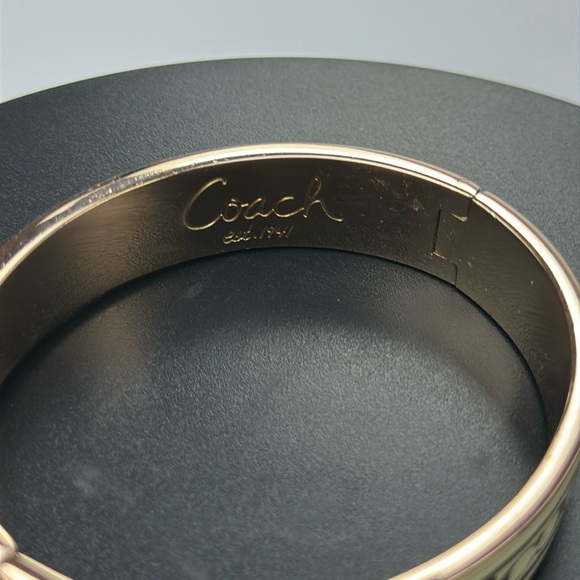 Signature Enamel Coach Bangle Bracelet. Rose Tone & Cream. W/Safety Chain. - Picture 7 of 9